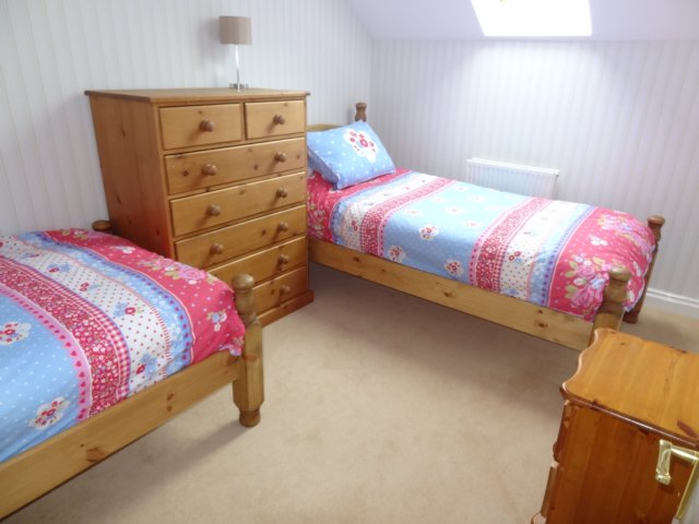 twinbedroom.jpg